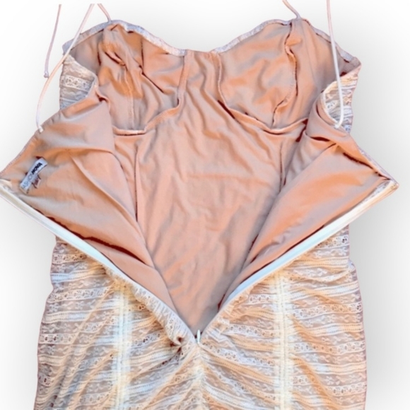 FASHION NOVA ruched lace drawstring adjustable length dress - Picture 7 of 9